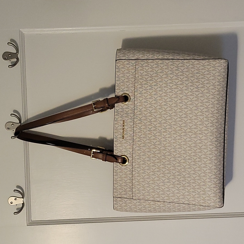 Jet set travel bag never been used